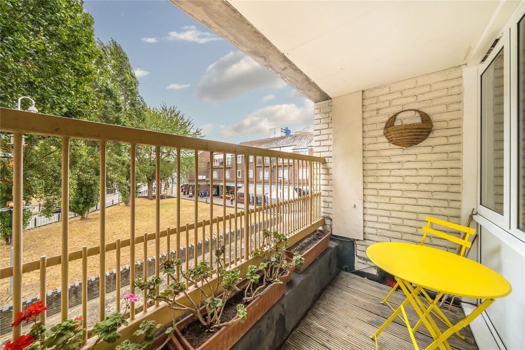Property photo 3 of 10 Balcony