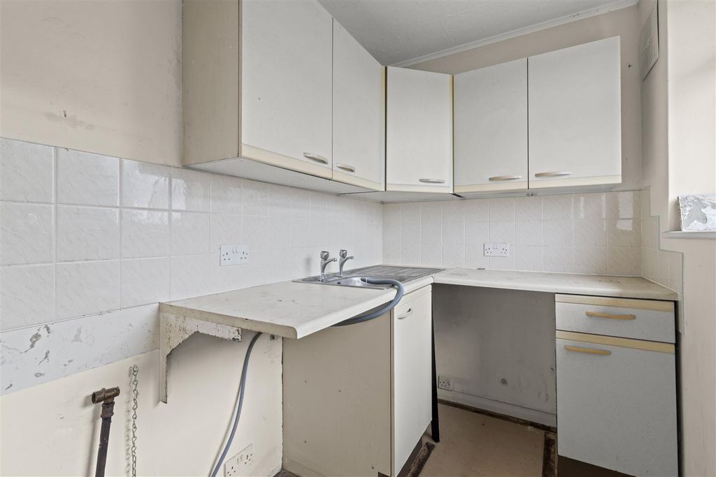 Property photo 2 of 12 Kitchen