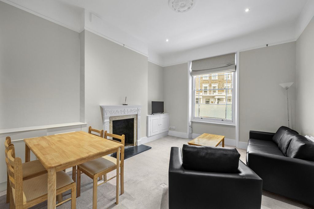 Property photo 1 of 8 Reception Room
