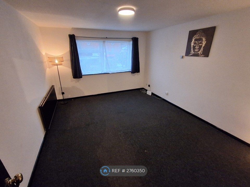 Property photo 1 of 5 Living Space