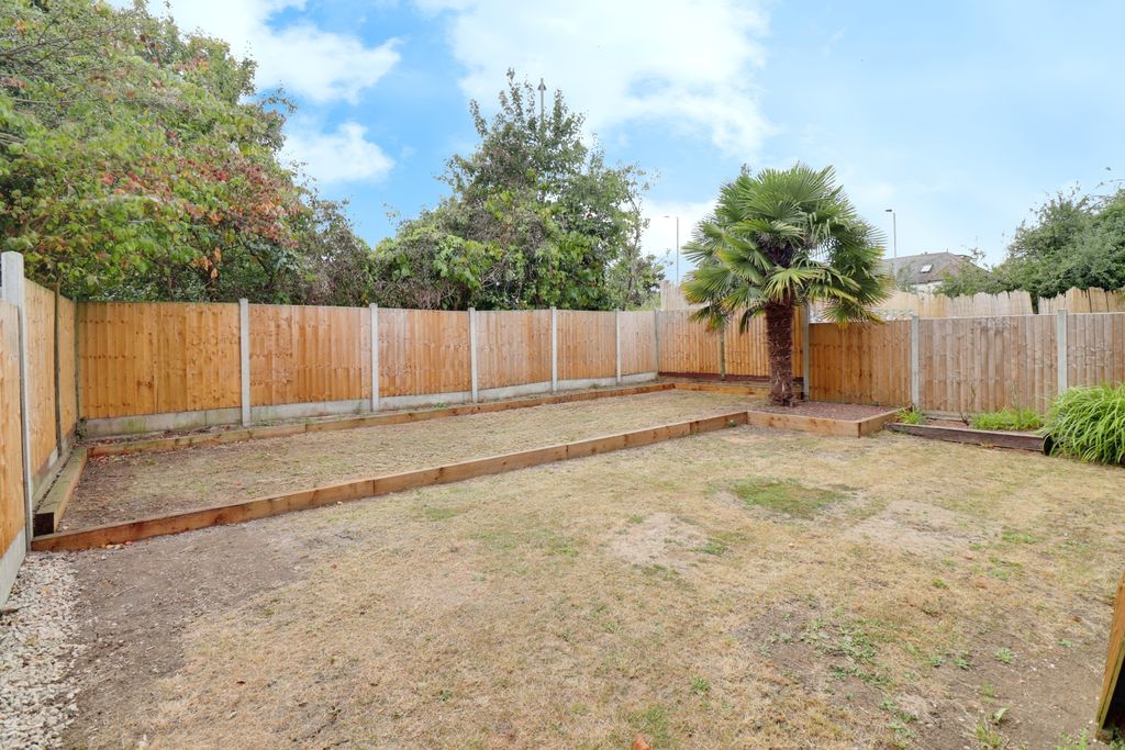Property photo 2 of 10 8