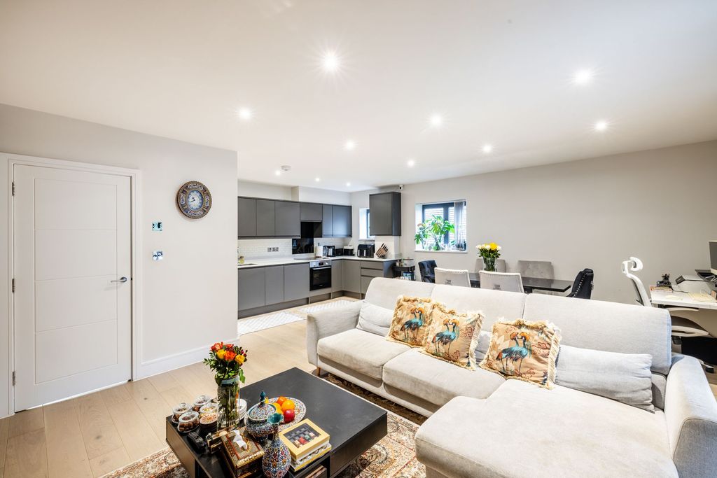 Property photo 2 of 21