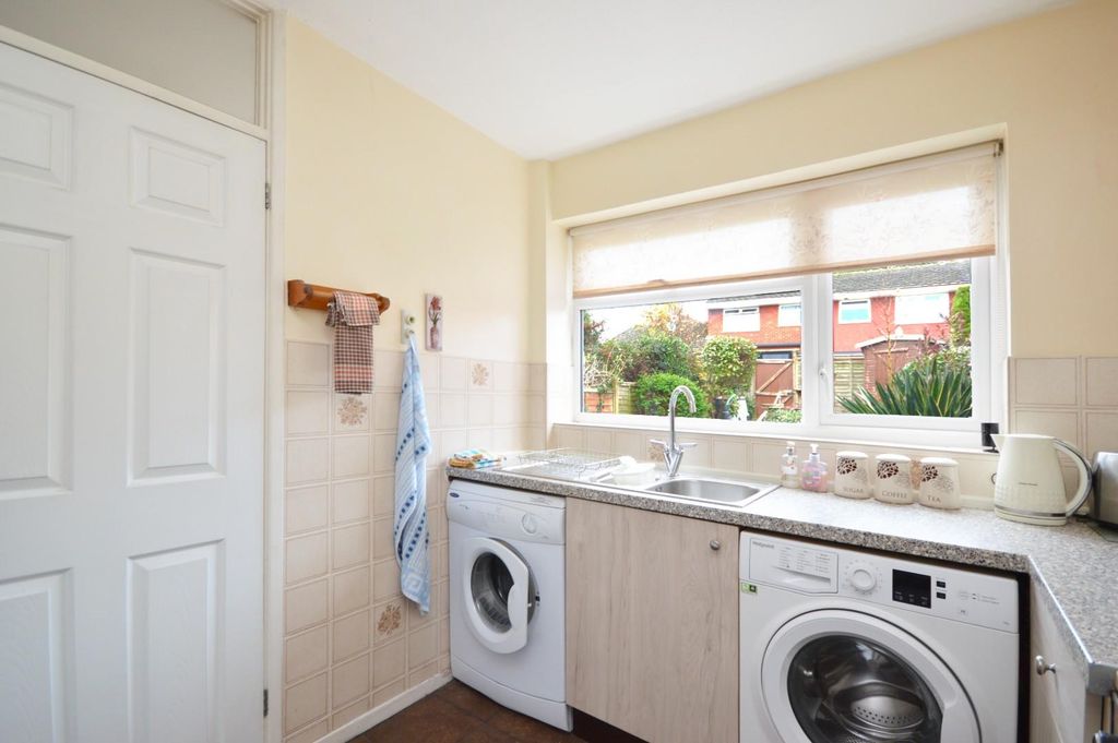 Property photo 3 of 16 Kitchen