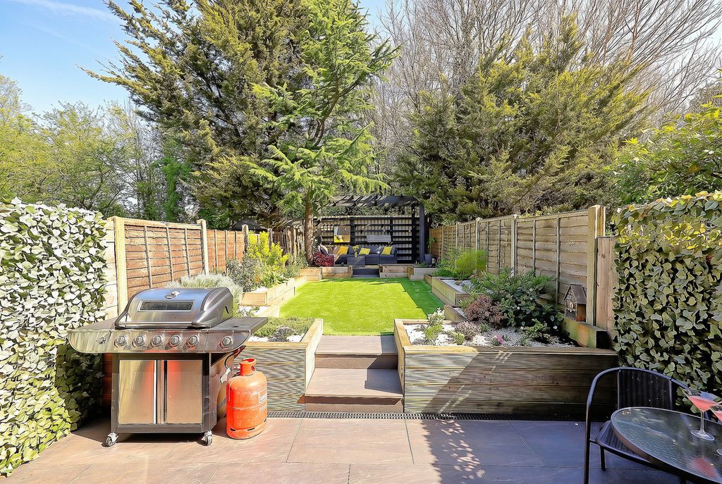 Property photo 2 of 19