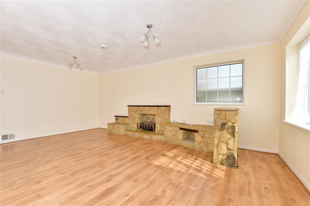 Property photo 1 of 9 Lounge/Dining Area