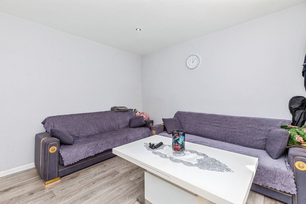 Property photo 3 of 17 Pbox-Img.Jpg