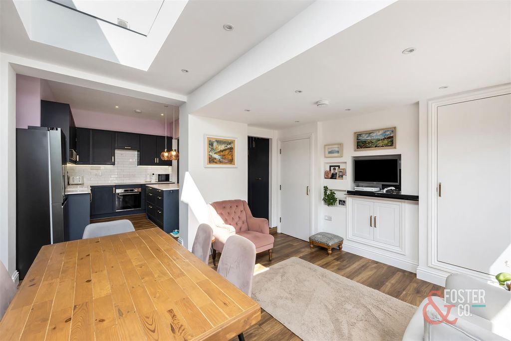 Property photo 2 of 21 Trafalgar Road_89-010.Jpg