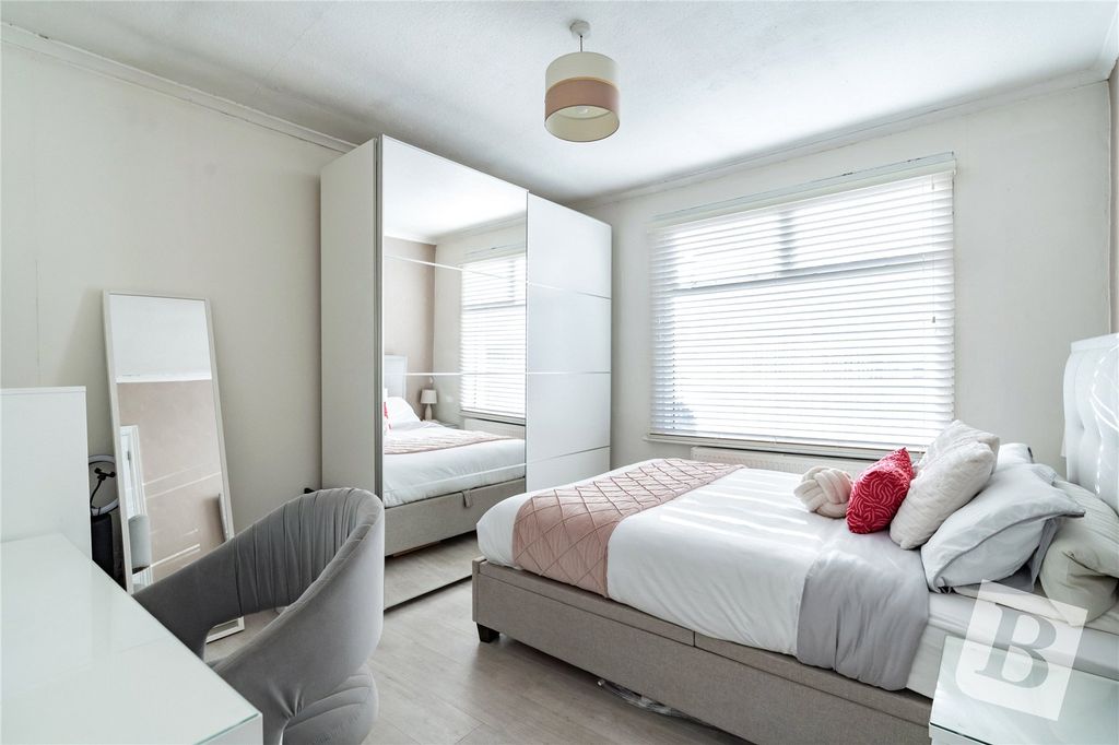 Property photo 3 of 17 Bedroom