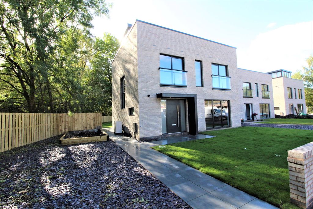 Property photo 2 of 35