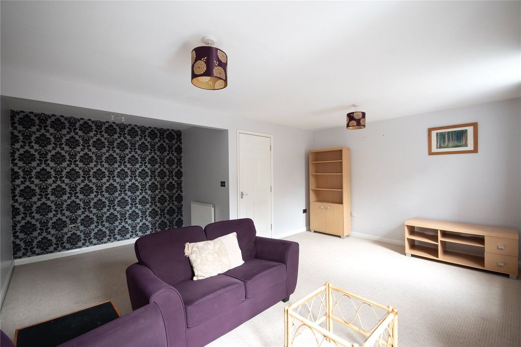 Property photo 2 of 20 Lounge