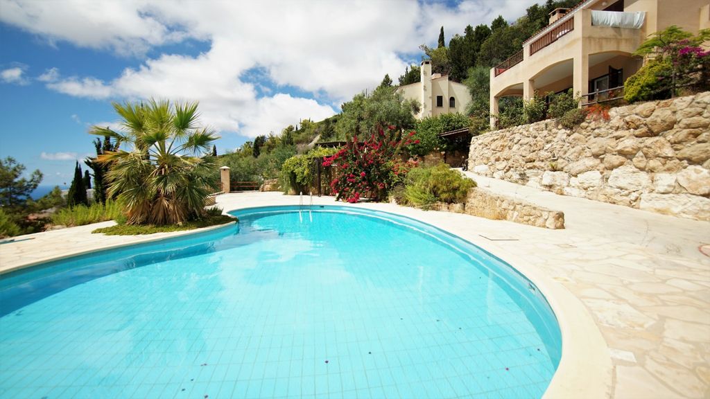 Property photo 1 of 27