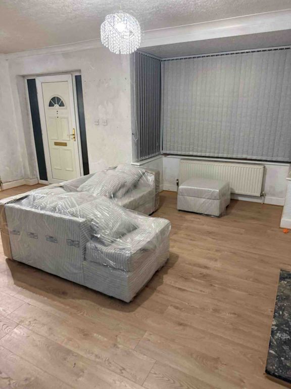 Property photo 1 of 8 2 Rooms To Let