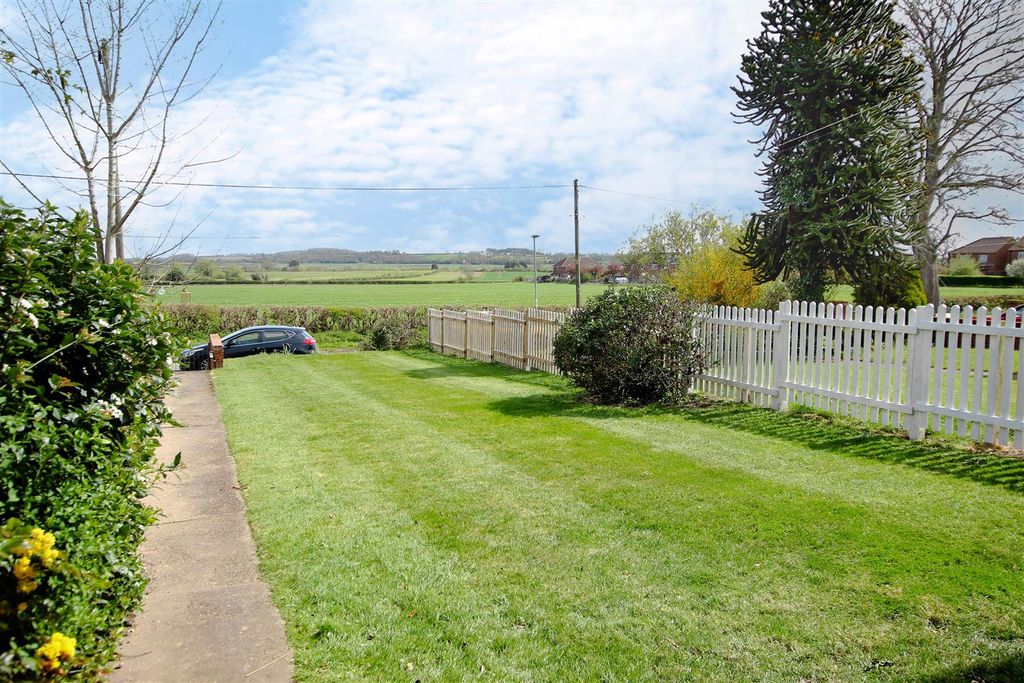 Property photo 2 of 12 Open Views