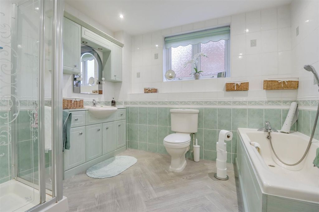 Property photo 3 of 19 35 Swan Lane Bathroom-3.Jpg
