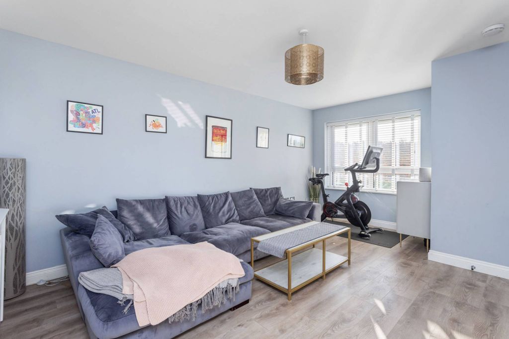 Property photo 3 of 19