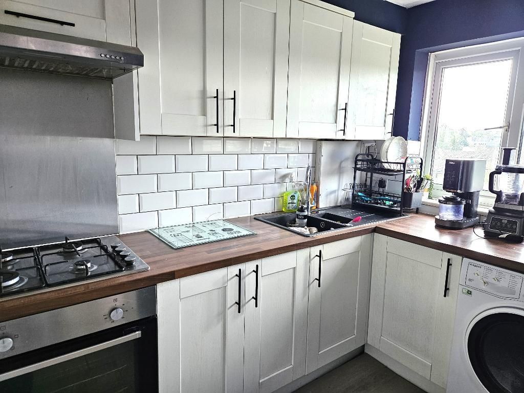 Property photo 2 of 8 Kitchen