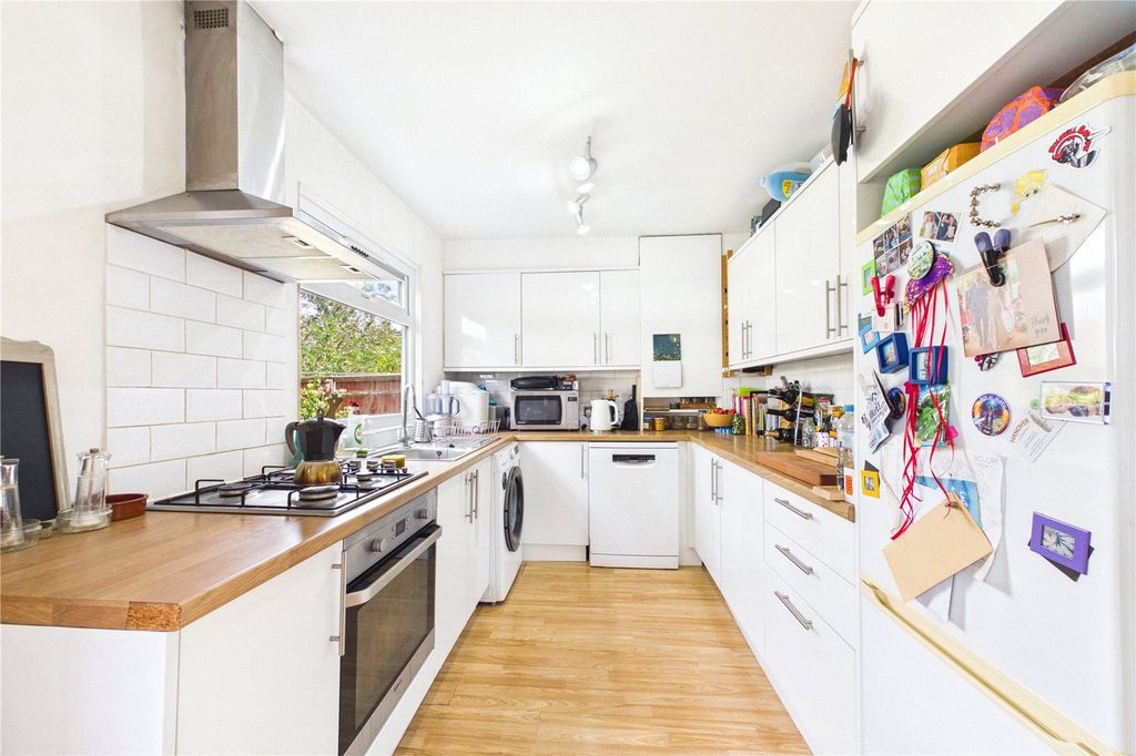Property photo 2 of 11 Kitchen