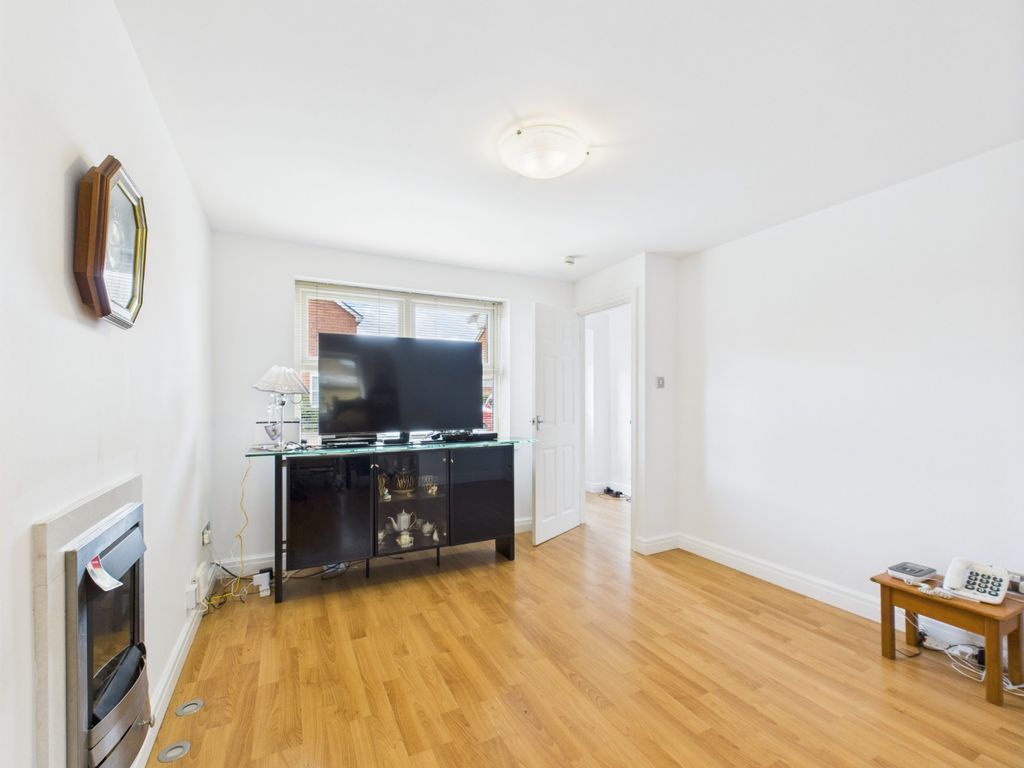 Property photo 2 of 12 4417393