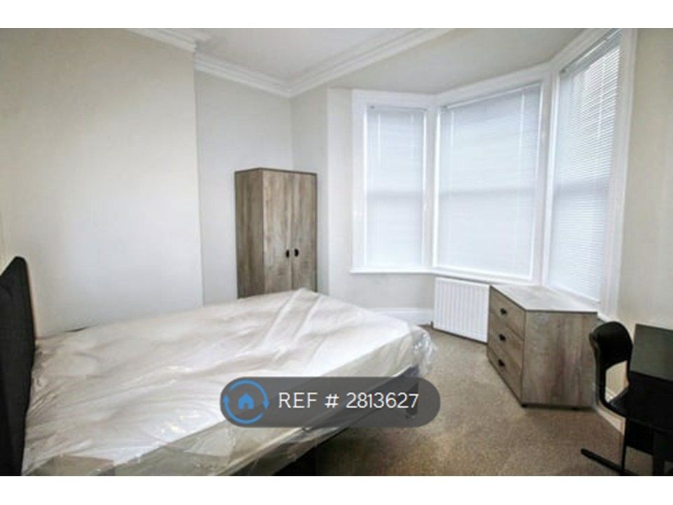 Property photo 2 of 10 Bedroom