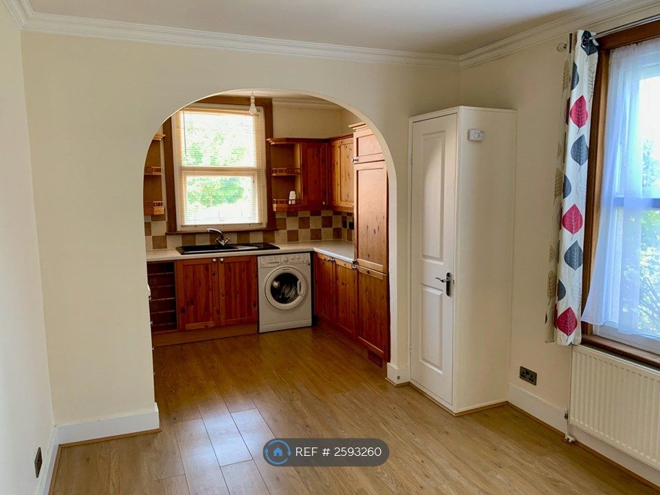 Property photo 1 of 11 Living Room/Kitchen