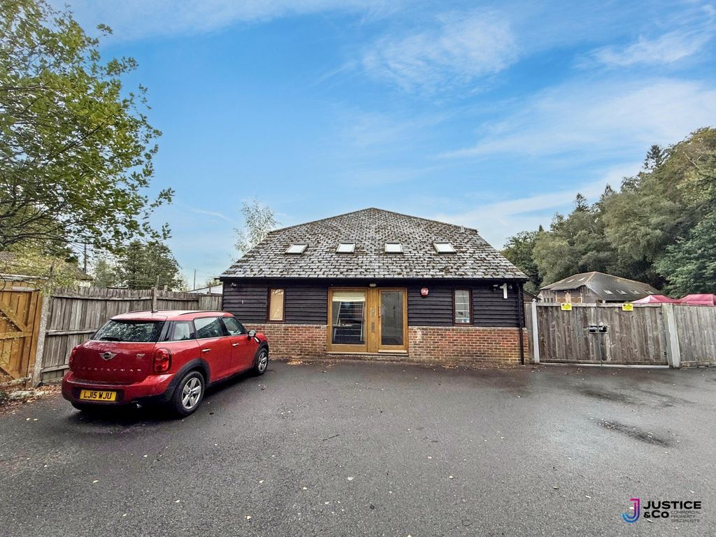 Property photo 2 of 8 Picture No. 10