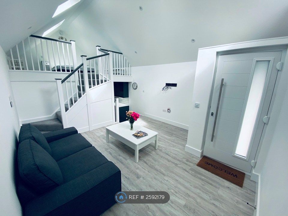 Property photo 3 of 11 Living Room