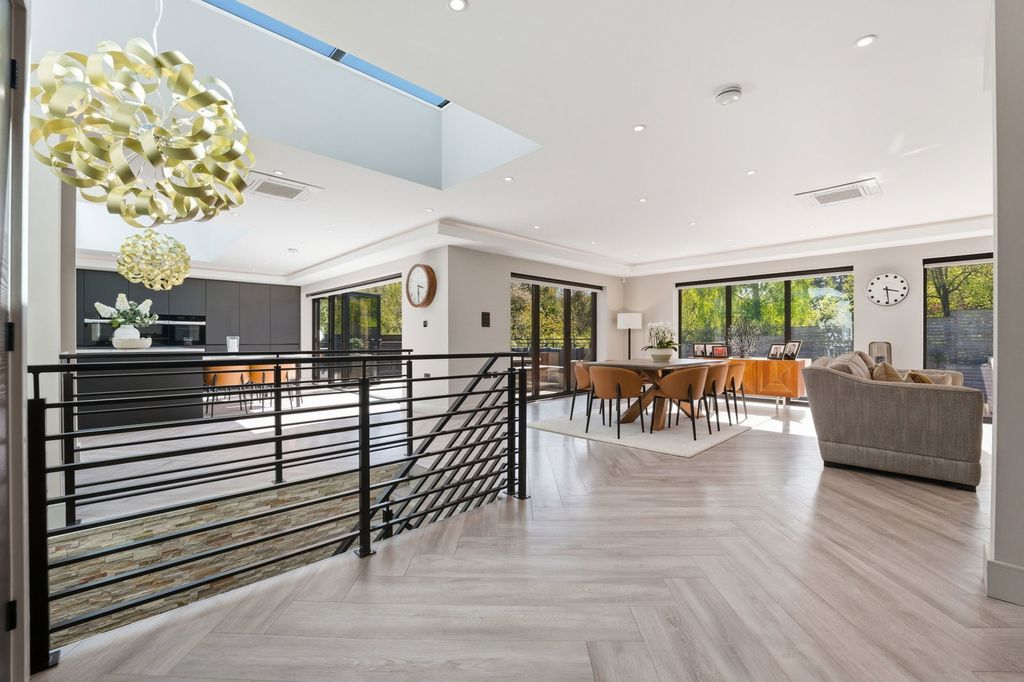 Property photo 3 of 77