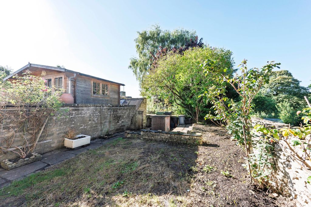 Property photo 2 of 13 Garden