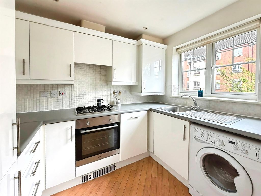 Property photo 2 of 11 Kitchen