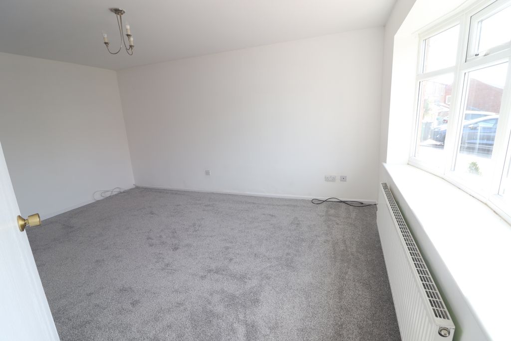 Property photo 2 of 11 Lounge