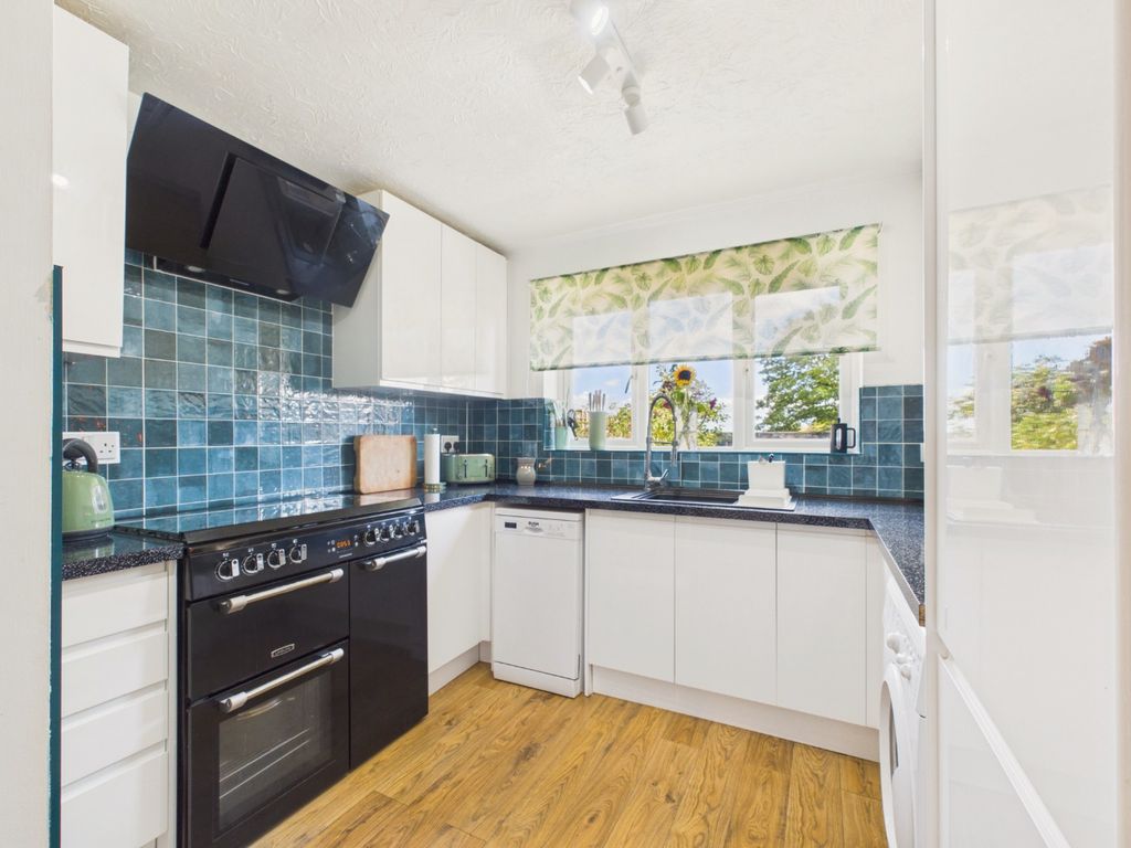 Property photo 2 of 16 5528094