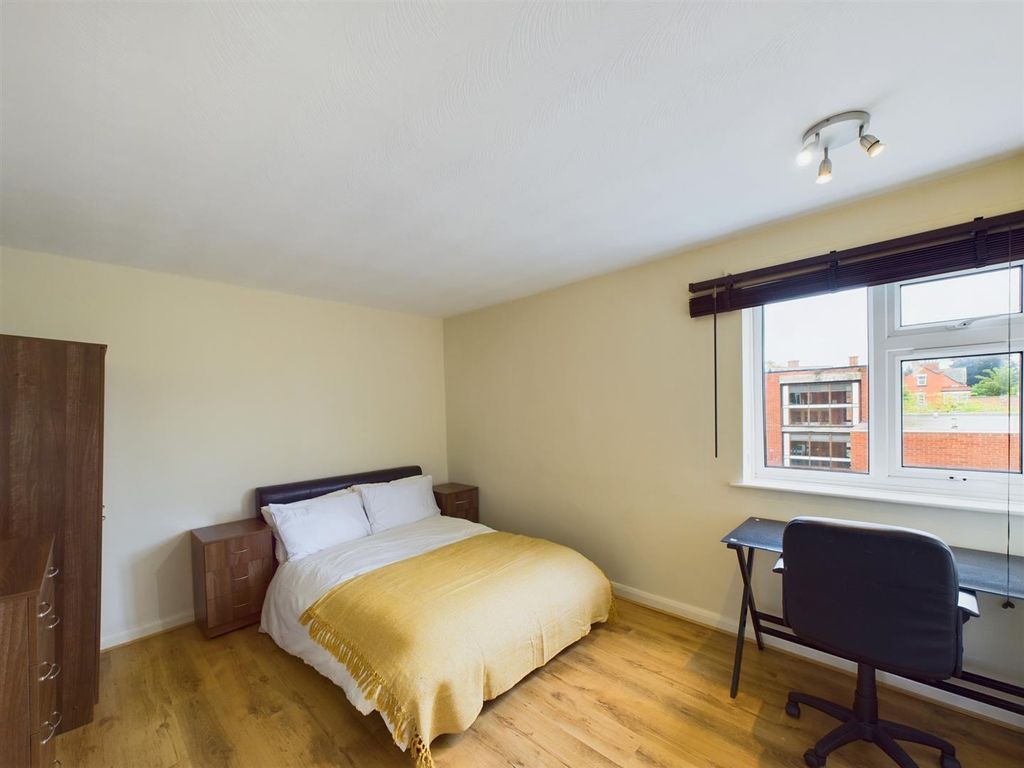 Property photo 1 of 4