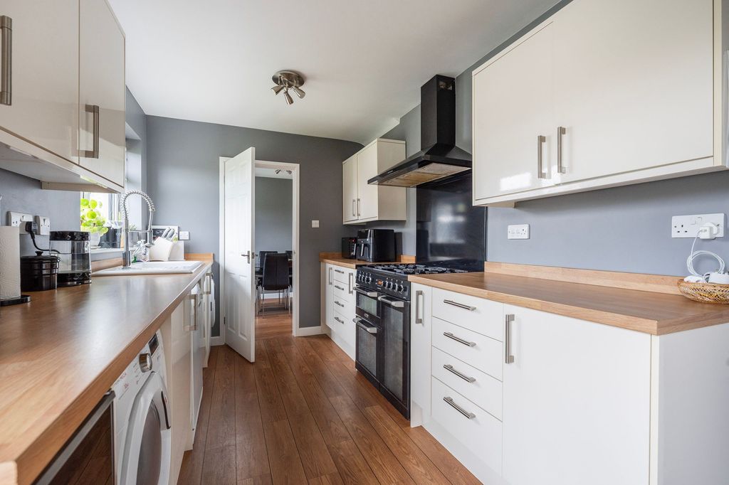 Property photo 3 of 24