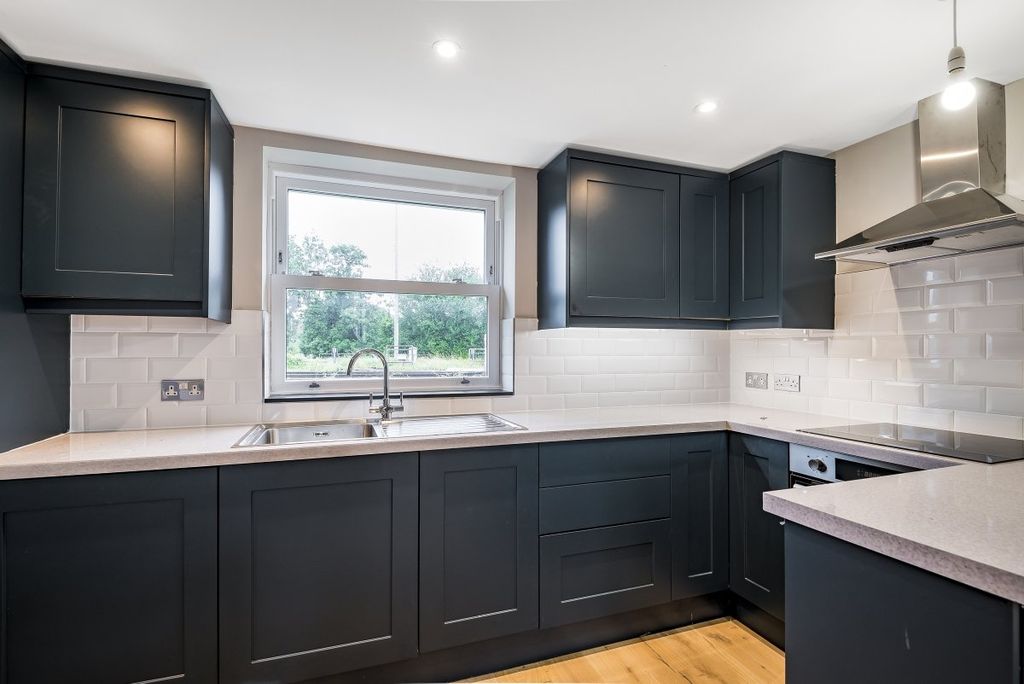 Property photo 3 of 14 Picture No. 15