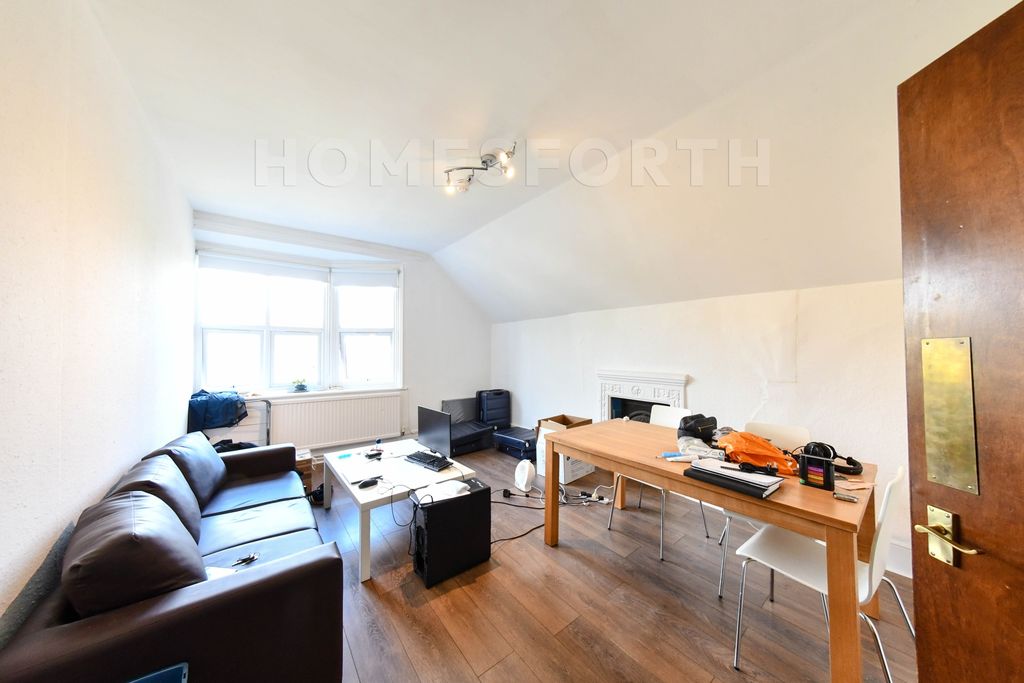 Property photo 3 of 9 Photo 7