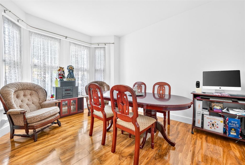 Property photo 3 of 26