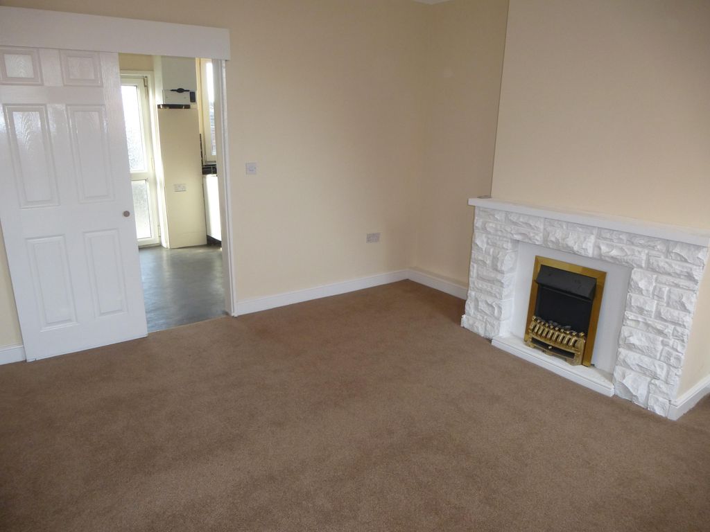 Property photo 3 of 7 Living Room