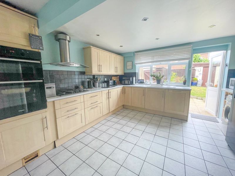 Property photo 3 of 15 Kitchen