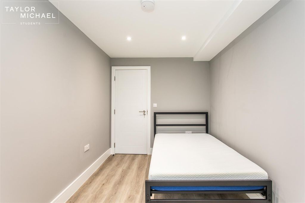 Additional image 20 of 6 bed maisonette to rentPreston Street, Brighton BN1