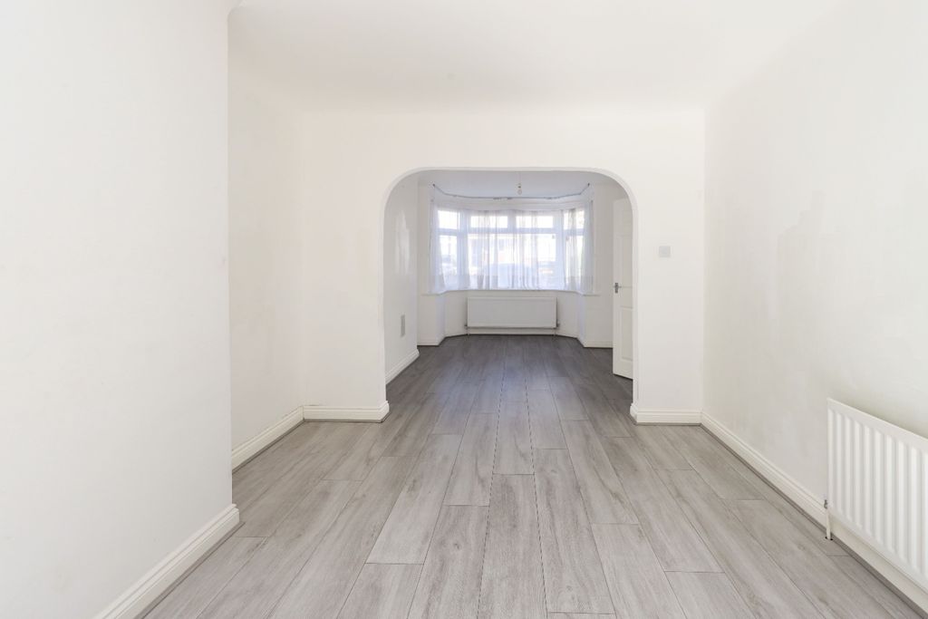 Property photo 3 of 14 4340832
