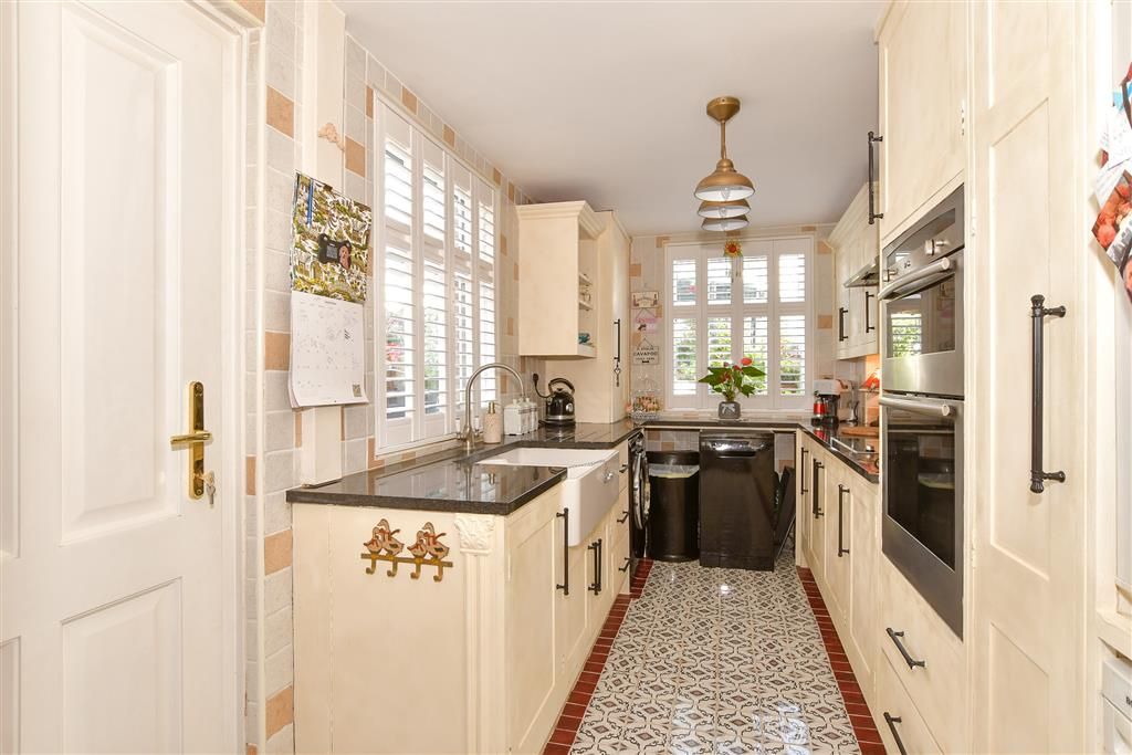 Property photo 3 of 13 Kitchen