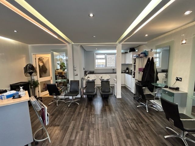 Property photo 3 of 11 Main Salon