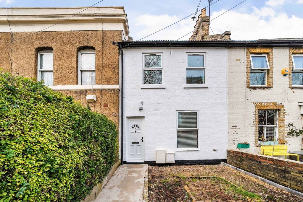 Property photo 2 of 18