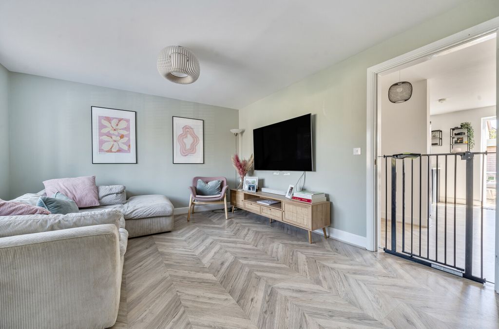 Property photo 3 of 19 1320883-23-68713A...