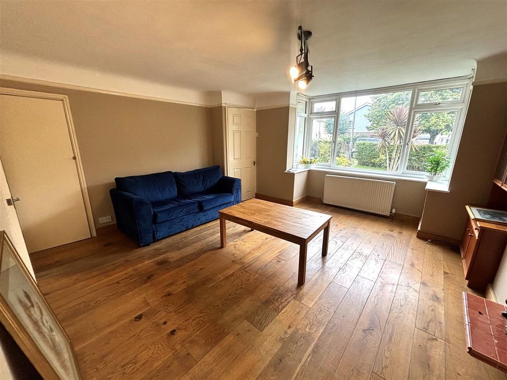 Property photo 2 of 13 Lounge