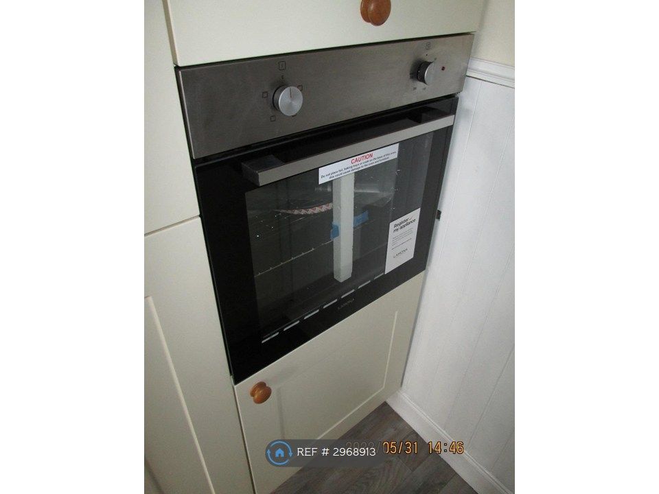 Property photo 2 of 7 Kitchen