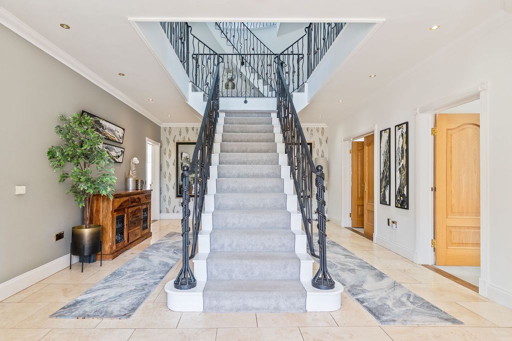 Property photo 2 of 56