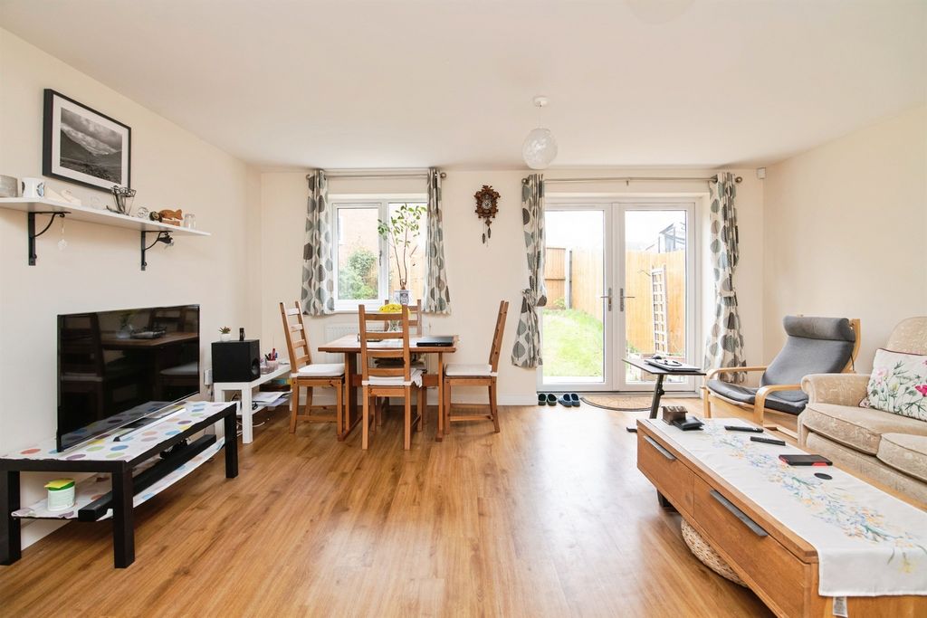 Property photo 2 of 19