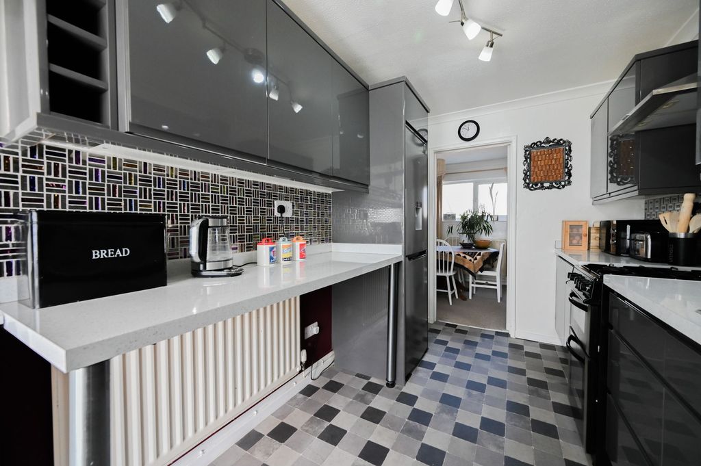 Property photo 2 of 18 Kitchen