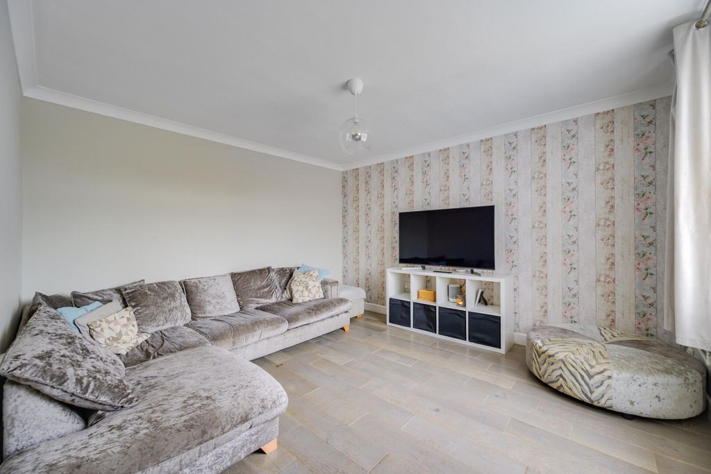 Property photo 2 of 23 Living Room